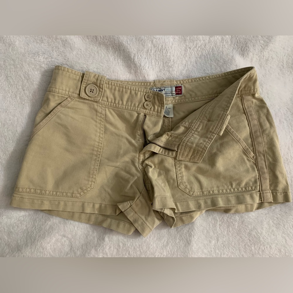 Old Navy khaki shorts size 6